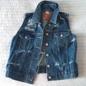 Levi’s Strauss destroyed jean vest
